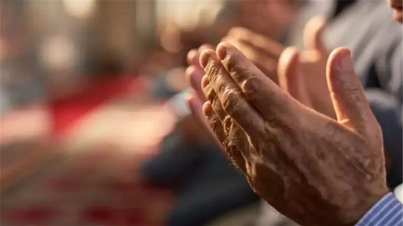 هل دعوة أربعين غريبًا مستجابة؟... مفتي الجمهورية السابق يجيب