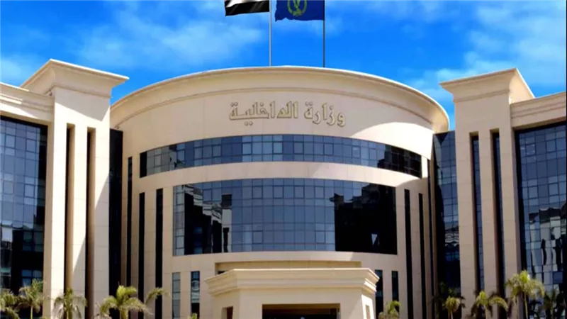 ضبط مالكى محلين لبيع أجهزة الريسيفر المعدة لفك شفرات القنوات الفضائية بالعبور 