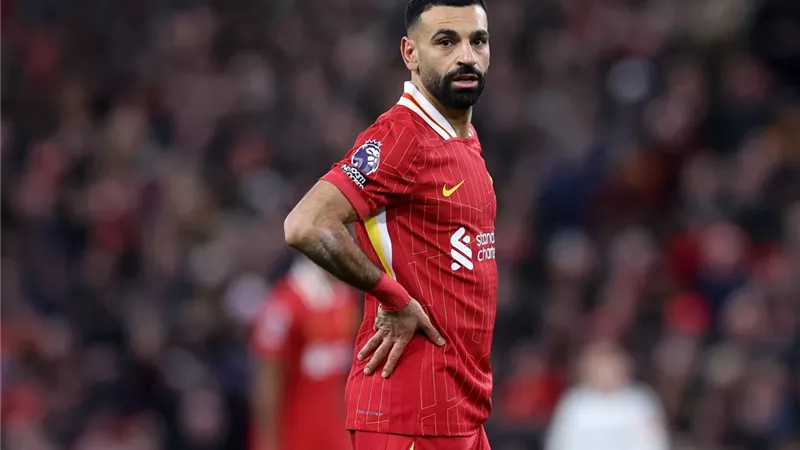 يتقدمهم محمد صلاح والساحر.. قائمة أبرز اللاعبين الذين تنتهي عقودهم صيف 2025