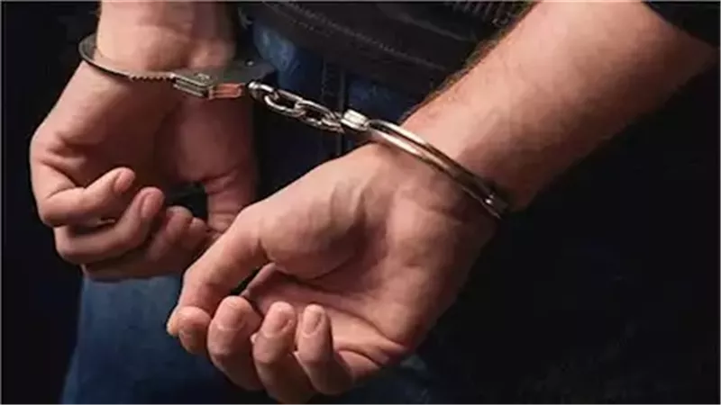 يسرقان سوبر ماركت بقنا تحت تهديد السلاح والأمن يضبطهما