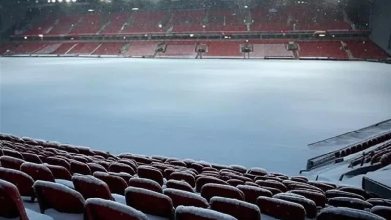 رغم العاصفة الثلجية.. قمة ليفربول ضد مانشستر يونايتد في موعدها الرسمي