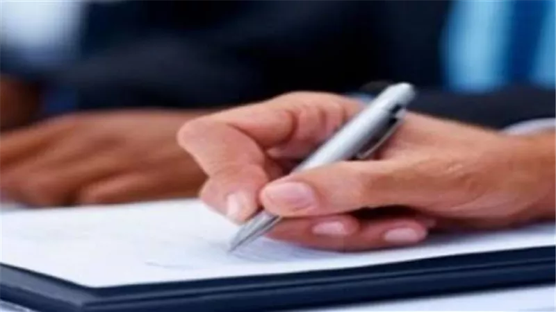 موظف بالمعاش يحرر محضر ضد اعلامى شهير يتهمه بمنعه من دخول منزله