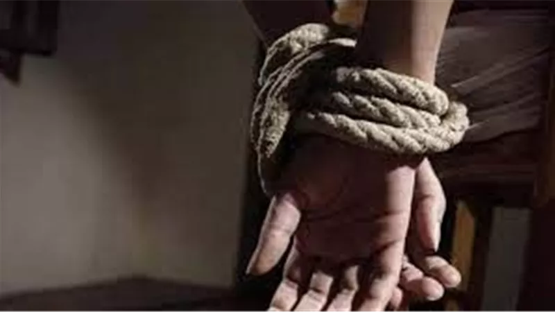 تحرير عامل اختطفه 3 أشخاص لخلافات مالية بالدقهلية| تفاصيل