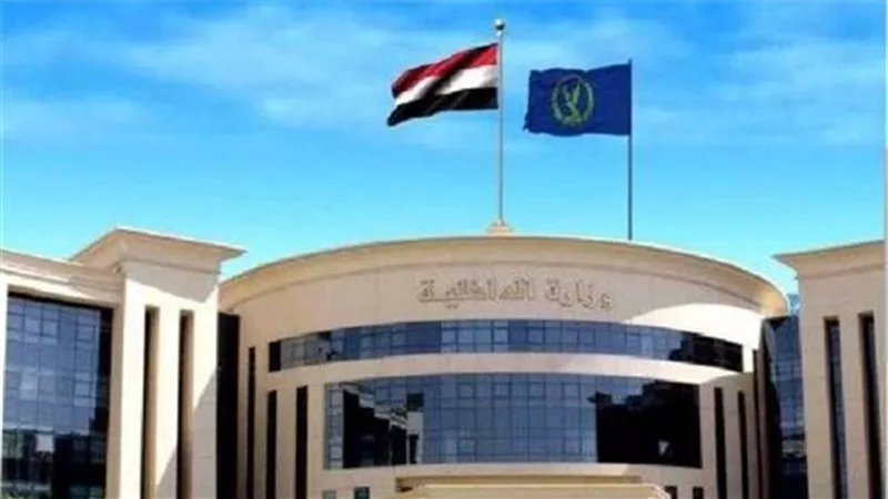 لتجاوزهم مع المواطنين.. إحالة ضابطي شرطة للتحقيق وإيقاف فردي أمن