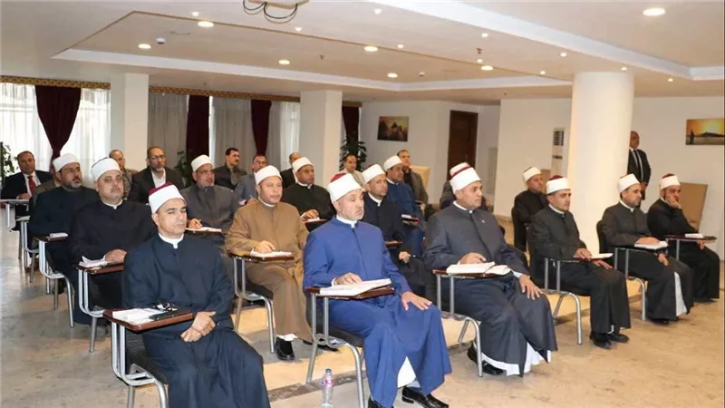 ندوة تثقيفية بالبحوث الجنائية والتدريب بالنيابة العامة لمفتشي الأوقاف