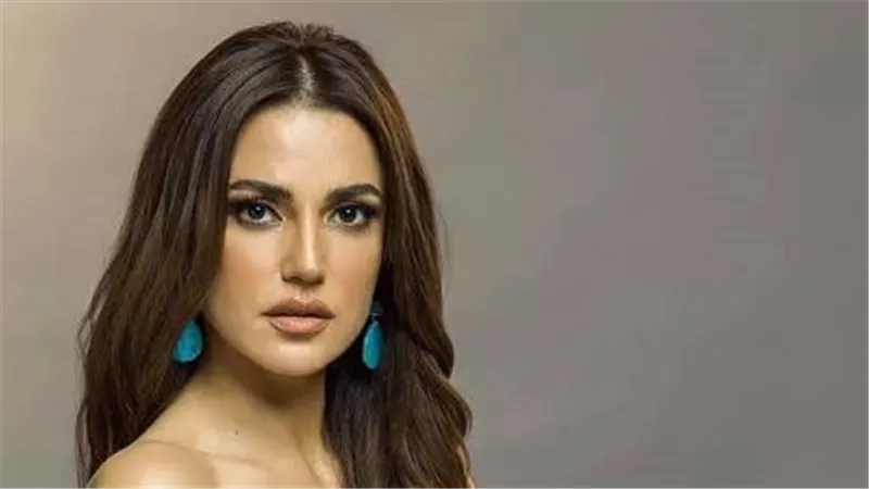 بفستان أسود قصير.. درة تتألق بإطلالة جذابة تخطف الأنظار 