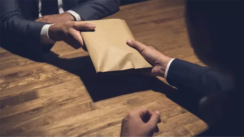 إحالة 6 مسؤولين بحي البساتين لاتهامه بتلقي رشوة من صاحب شركة عقارية للتغاضي عن مخالفات بناء برج ضخم
