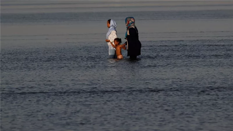 ليس للمصيف فقط.. فوائد ماء البحر للجسم صحيًا وجماليًا