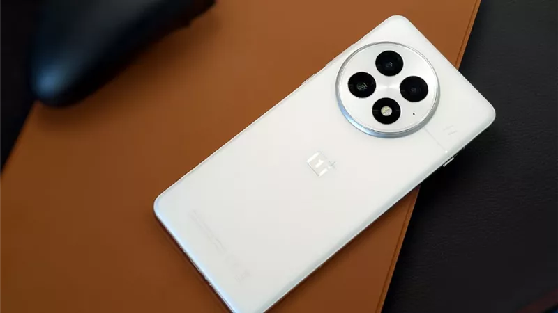سعر ومواصفات هاتف وان بلس OnePlus 13.. أول رائد لعام 2025