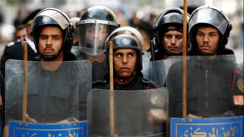 خلص عليه ورمى الجثة في الشارع.. القبض على المتهم بإنهاء حياة شاب بكفر شكر 