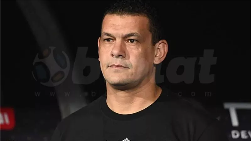 إحالته للتحقيق .. عبد الواحد السيد يقرر إيقاف مسوؤل المهمات بالزمالك 
