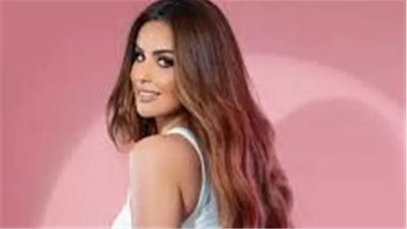 أبرزهم مي سليم .. تعرف على أبطال مسرحية المجانين