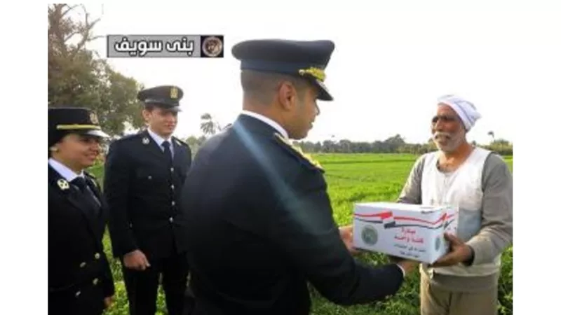 هدايا عينية من ضباط الأمن المركزي للمواطنين في المحافظات... فيديو