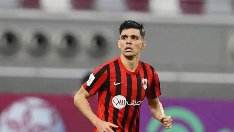 ناقدة زملكاوية تفتح قلبها لنجم الأهلي بن شرقي: 