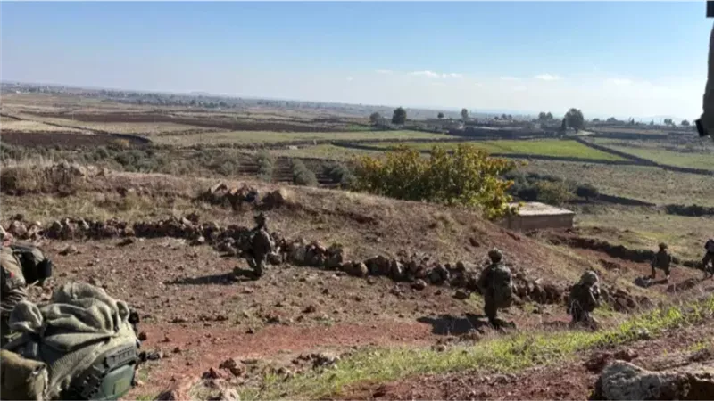 الجيش الإسرائيلي يتوسع لاحتلال سوريا... يقطع الغابات لربط مواقعه ويمنح أخشابها للسكان