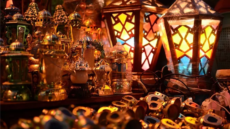 بدعة أم مباحة؟.. 4 ضوابط اعرفها قبل الشروع في تعليق زينة رمضان