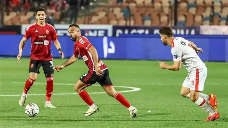 نجمان مهددان بالغياب.. أزمة كبرى في الأهلي والزمالك قبل القمة