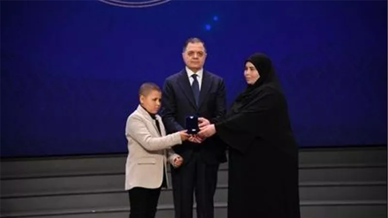 وزير الداخلية يكرم  أسر الشهداء والمصابين والمتميزين من رجال الشرطة... صور