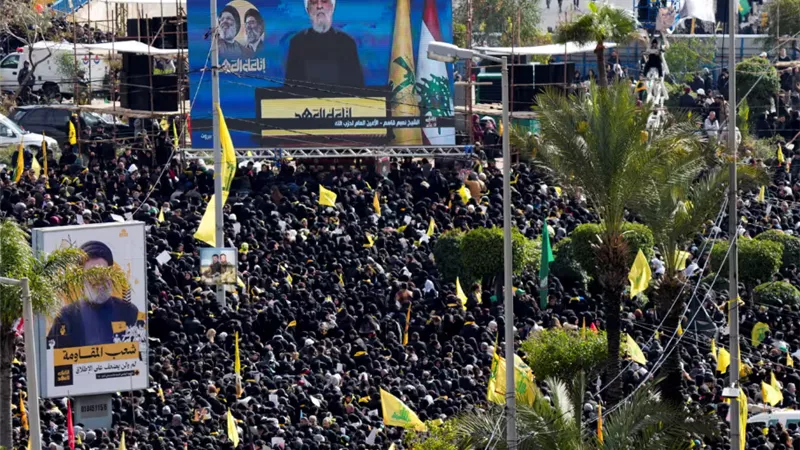 رفض النفوذ الأمريكي ومقاومة إسرائيل.. رسائل حزب الله خلال جنازة نصر الله