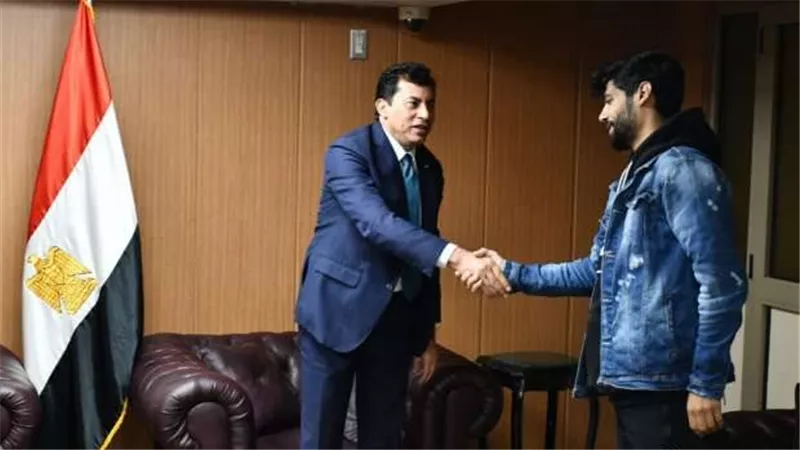 تدخل الدولة .. كشف ملابسات الرعاية الصحية لإبراهيم شيكا ونهلة رمضان وصابرعيد 
