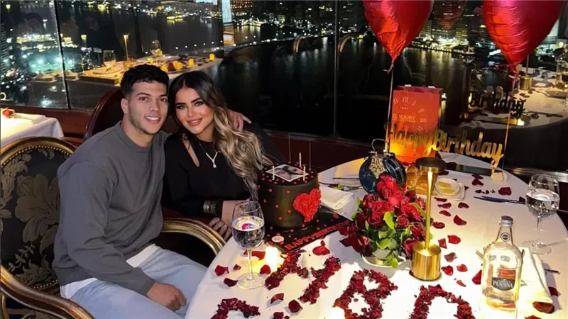 صور... زوجة إمام عاشور تحتفل بعيد ميلاده في فندق على النيل