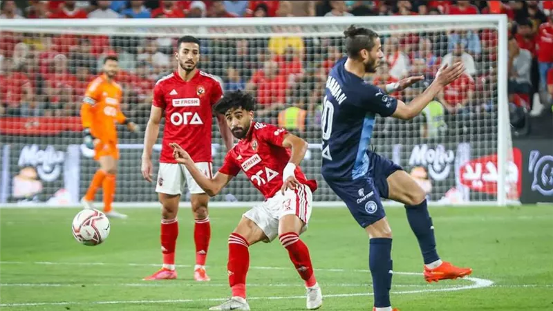 لضمان تكافؤ الفرص.. مطالبات بإقامة مباريات الأهلي وبيراميدز في نفس الموعد