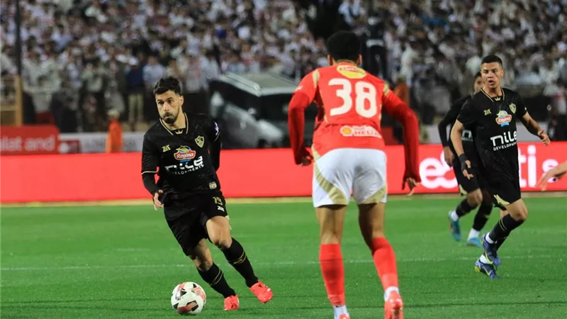 تاجيل المباراة .. ناقد رياضي يكشف اقتراب تأجيل لقاء القمة بين الاهلي والزمالك 