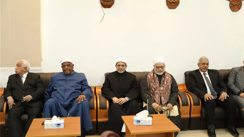 قيادات الأزهر تشارك في عزاء الدكتور محمود توفيق عضو هيئة كبار العلماء