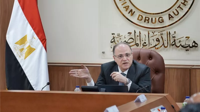 لمناقشة سياسات التسعير .. رئيس هيئة الدواء يجتمع مع الغرف التجارية والشركات