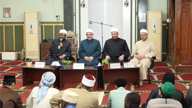 رئيس جامعة الأزهر للوافدين: اطلبوا العلم بإخلاص واستثمروا الوقت في المعرفة