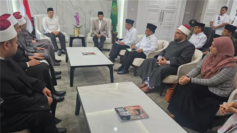 وزير الشئون الدينية الإندونيسي يستقبل مبعوثي حكماء المسلمين لإحياء شعائر رمضان
