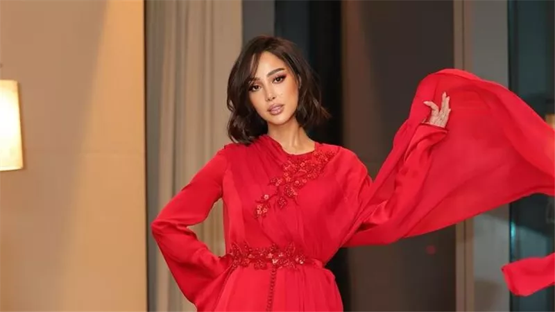 بالقفطان المغربي .. بسمة بوسيل تتالق بالأحمر النارى في أحدث ظهور 