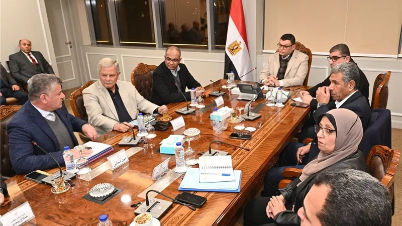 وزير الإسكان يتابع موقف المشروعات التي يتم تنفيذها ضمن المبادرة الرئاسية 
