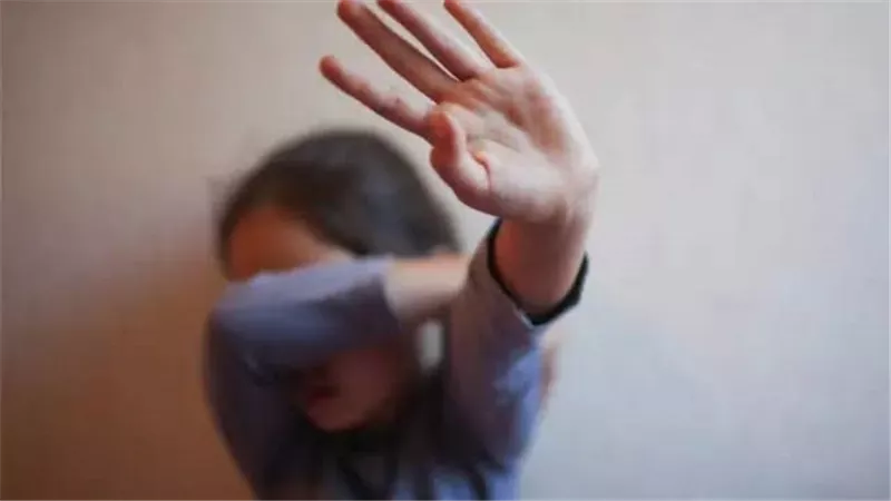 حالتها مستقرة... إحالة طفلة الشرقية للطب الشرعى إثر تعرضها لـ اعتداء شاب