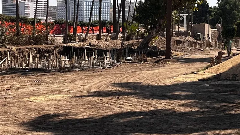 سكان الزمالك يطالبون بوقف الأعمال الإنشائية بحديقة المسلة التاريخية 