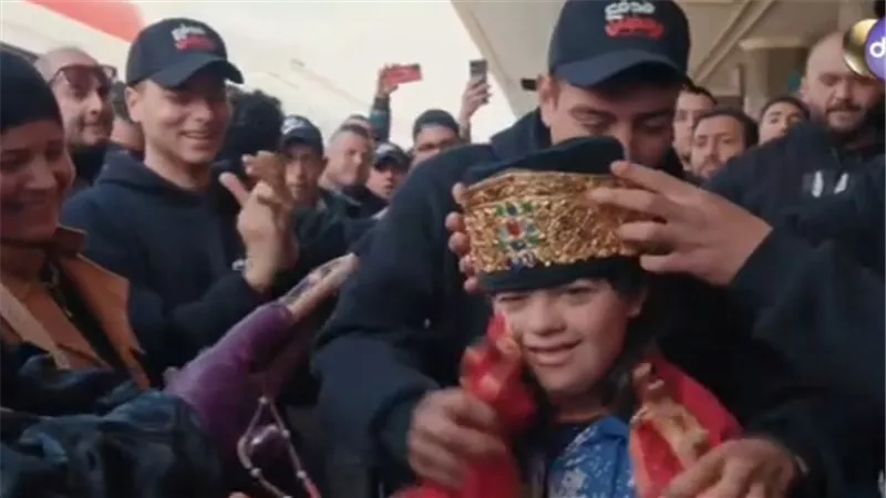 دموع الفرحة في عينية .. بطل من ذوي الهمم يفوز بـ 100 ألف جنيه في مدفع رمضان
