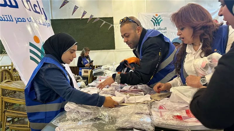  تامر عاشور في جولة بالصعيد مع راعي مصر لدعم الأسر الأولى بالرعاية