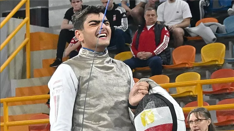 عبد الرحمن طلبة يهزم بطل سنغافورة ويصعد لدور الـ32 بكأس العالم لسلاح الشيش