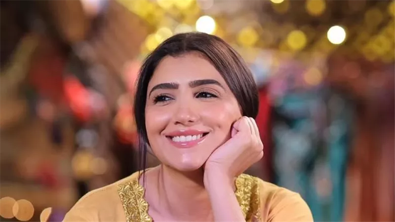 عباية شعبية .. مي عمر تنشر صورة من كواليس مسلسلها اش اش 