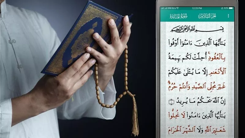 هل قراءة القرآن من الهاتف نفس ثواب المصحف؟.. أمين الفتوى يجيب