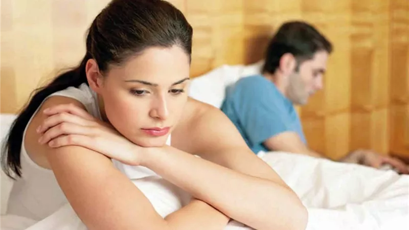 خبير علاقات زوجية يحذر: تجاهل الرجل لاحتياجات زوجته كارثة على الأسرة