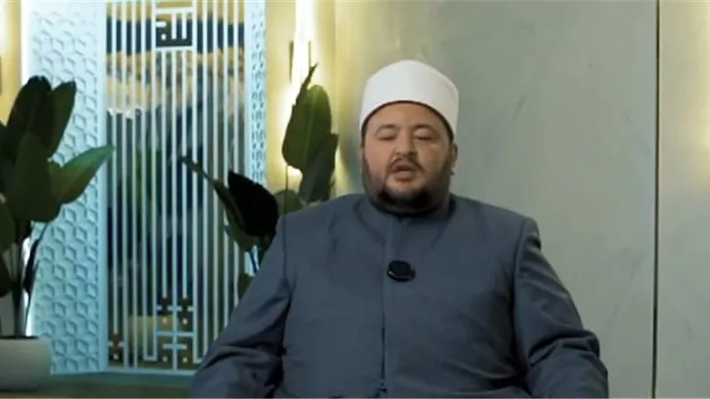 هل يجوز قول «يا الله» في قنوت الفجر برمضان؟.. واعظ بالأزهر يجيب