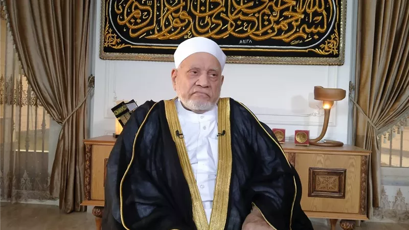 أحمد عمر هاشم: وصانا رسولنا الكريم بالعشر الأواخر بفعله وسلوكه قبل كلامه