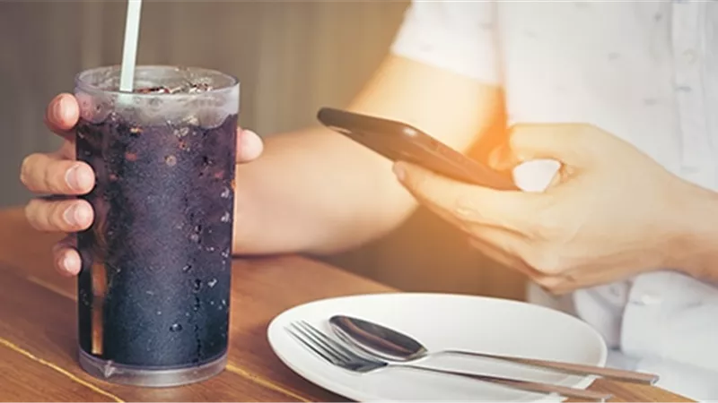 جمال شعبان يدعو لممارسة عادات غذائية سليمة (فيديو) 