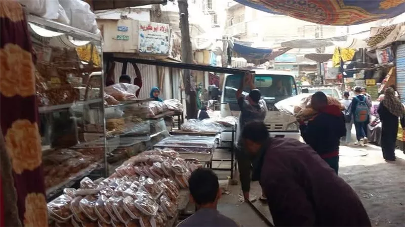 تحرير 100 مخالفة إشغال طرق ورفع الإعلانات بمركز بني مزار في المنيا