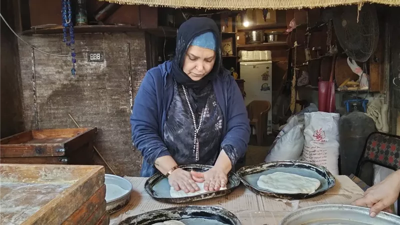 الحاجة فاطمة الزهراء.. رحلة كفاح بدأت بالشقاء وانتهت بالنجاح