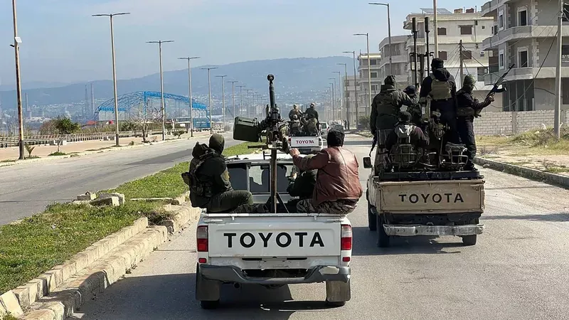 ما بين الانقسامات والخيانة.. كيف يرى المحللون السوريون أحداث العنف في بلادهم؟