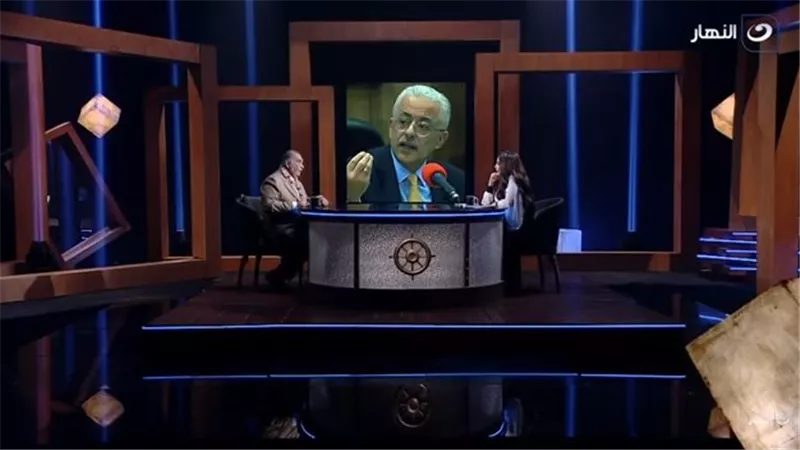 لتجنب الخطأ.. يوسف زيدان يتلاشي الحديث عن طارق شوقي ويكتفي بتلك الكلمات (فيديو)