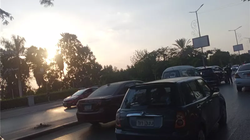 النشرة المرورية.. كثافات متحركة بمحاور وميادين القاهرة والجيزة
