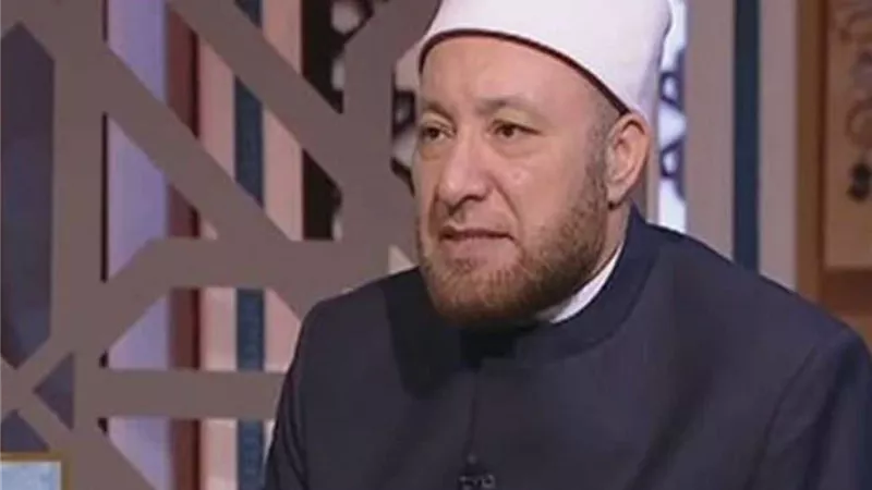 هل القبلة بين الأزواج فى نهار رمضان تبطل الصيام ؟ .. أمين الفتوى يُوضح  